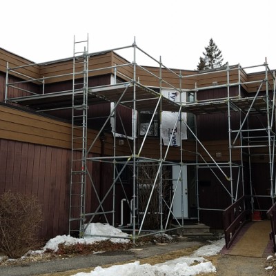 Scaffolding installation and site prep prior to spray foam at the parapet wall